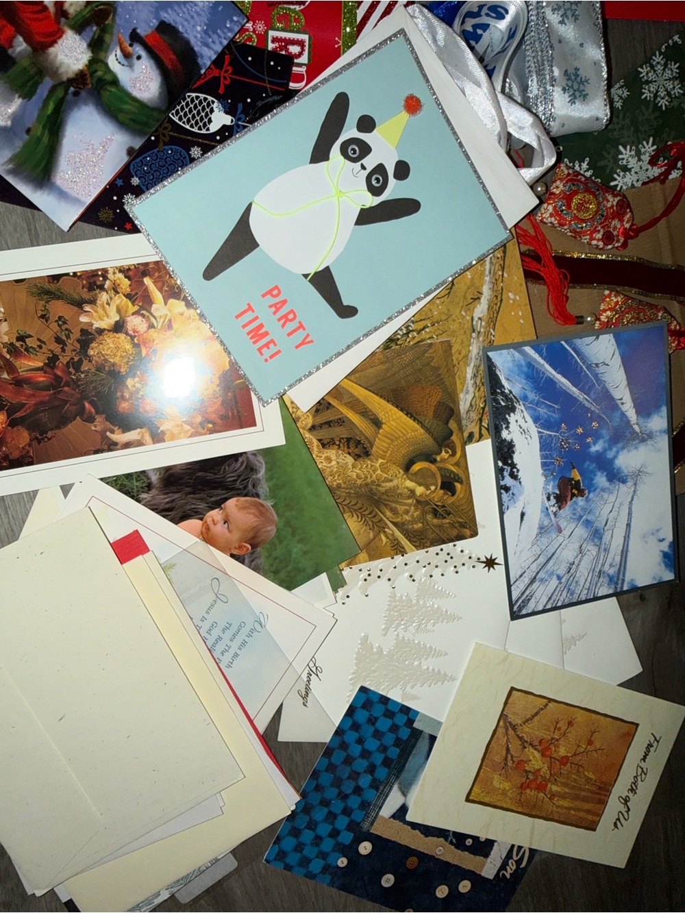 Holiday Party Gift Bag & Wrapping Set - Red, Green, Blue, Pink - Picture 6 of 7